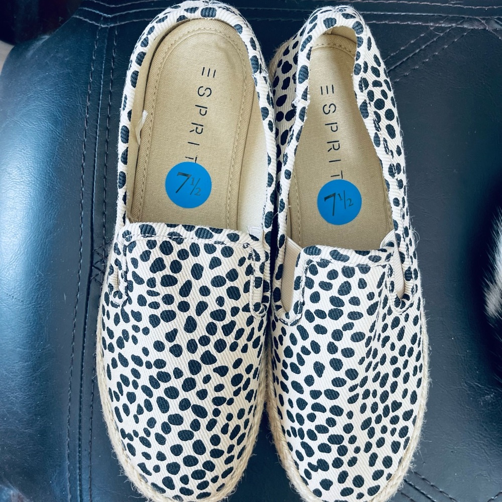 Espirit casual ladies shoes size 7 11/2. Never worn